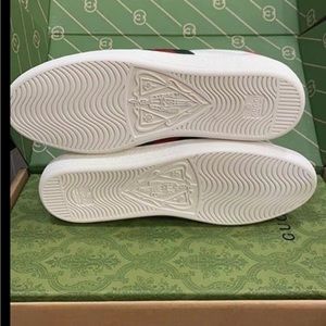 Gucci sneakers size 81/2 woman. Euc size 39